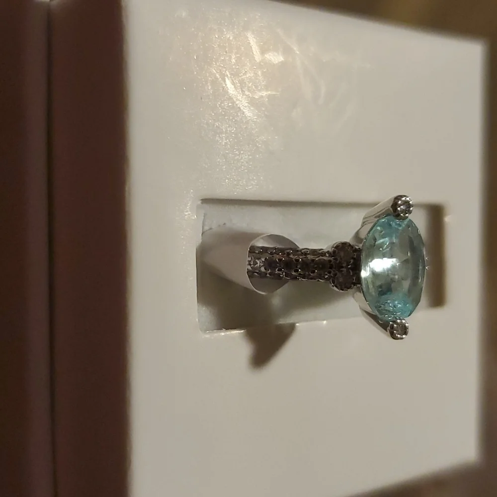 Ladies ring size 8 - Picture 2 of 7